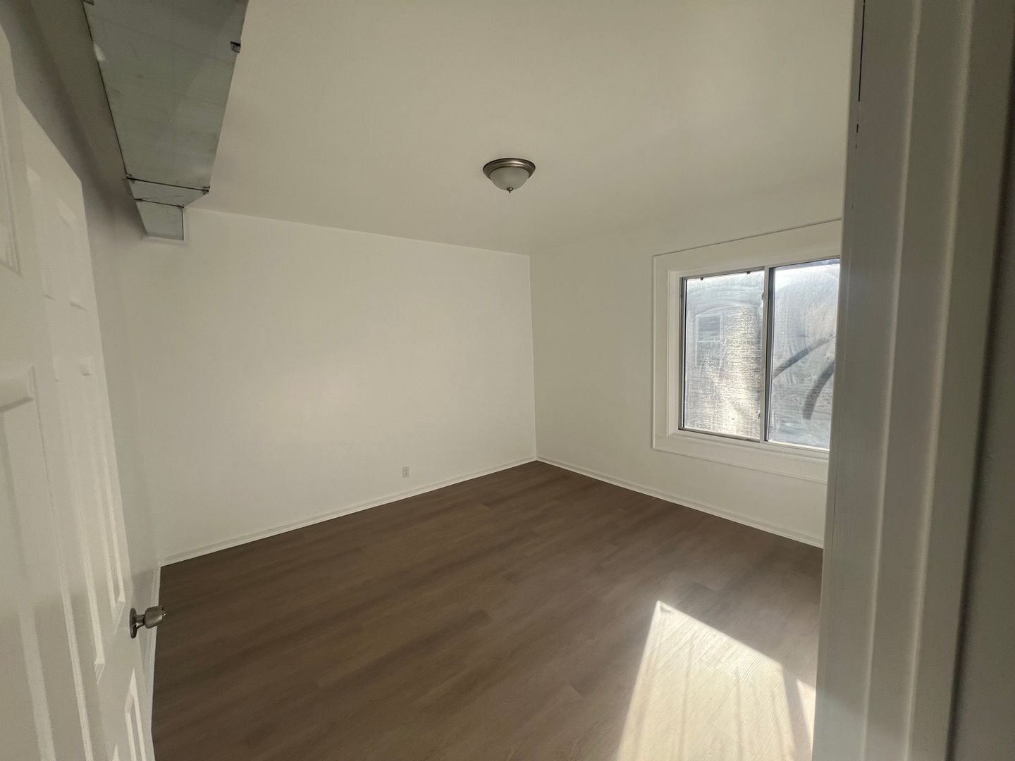 Building Photo - 8445 S Ingleside Ave