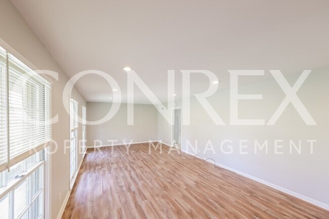 Building Photo - Great Back Porch!