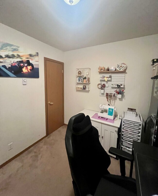 Building Photo - 3BD/2.75BA Duplex. Pet Friendly!