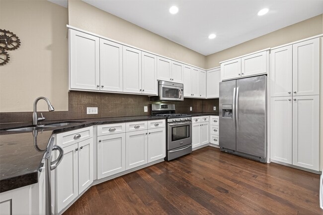 Building Photo - 65 Scarlet Woods Ct