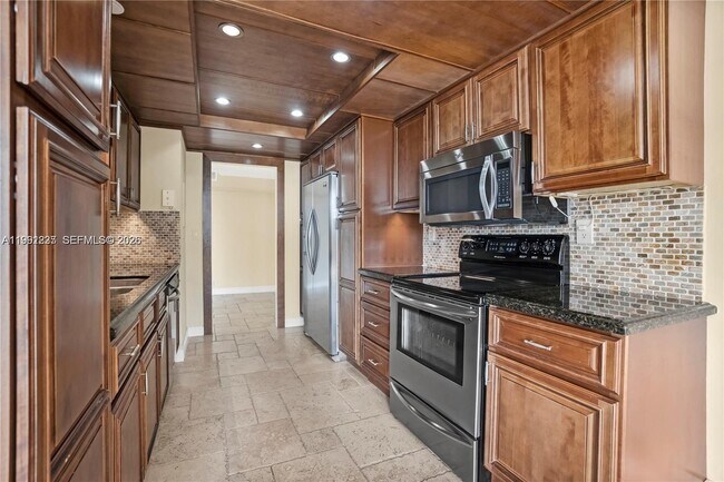 Building Photo - 1000 Quayside Terrace