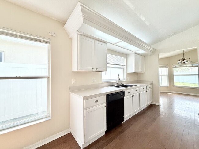 Building Photo - 27519 Sky Lake Cir