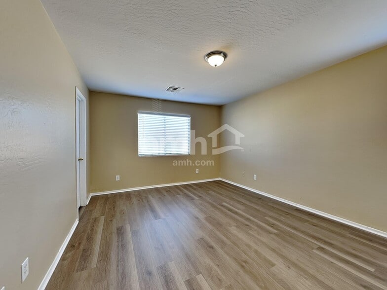 Building Photo - 10006 W Miami St