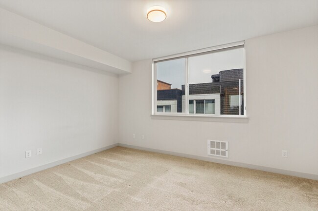 Building Photo - 1624 E Yesler Wy