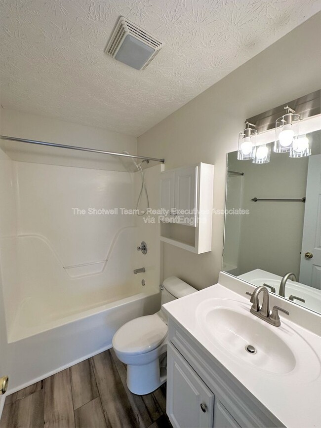 Building Photo - 819 Calypso Way