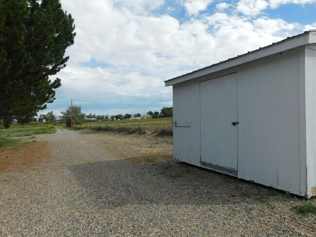 Building Photo - 1527-M 1/8 M 1/8 Rd