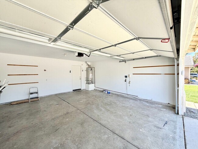 Building Photo - 27071 School Park Dr
