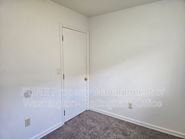 Building Photo - 3013 Pacific St