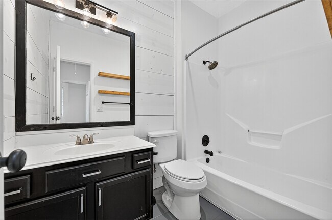 Building Photo - 319 Fantasy Ln