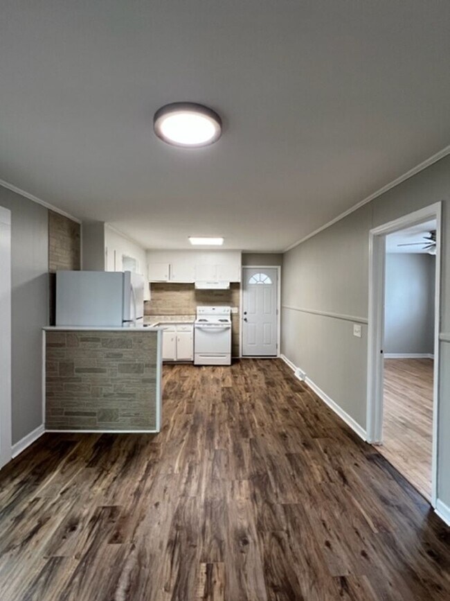 Building Photo - Fantastic Brick Ranch Home that has been r...