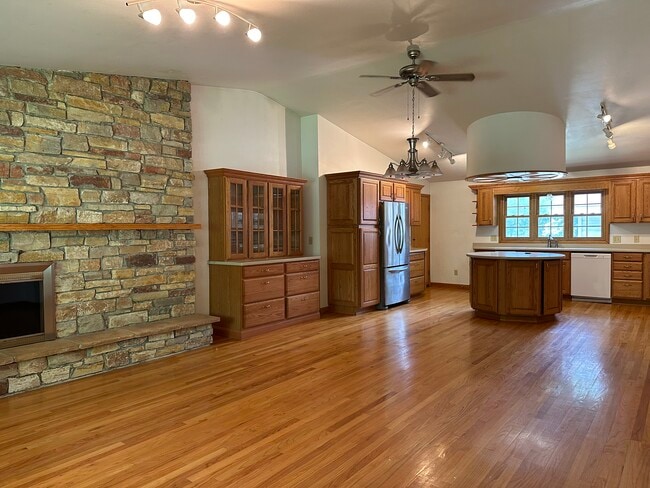 Building Photo - 6212 Strathmore Ln