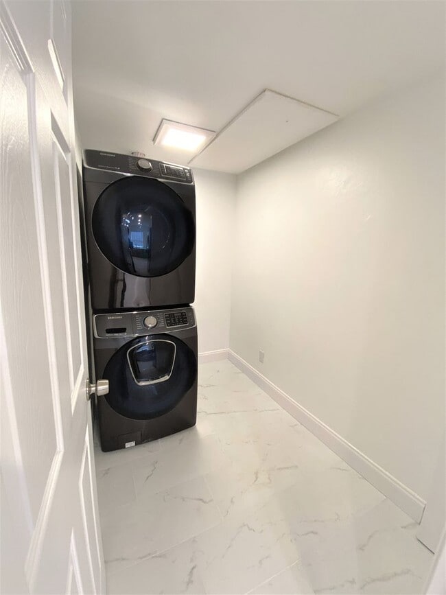 Building Photo - ** TREETOPS OF NAPLES ** 1 BED / 1 BATH **...