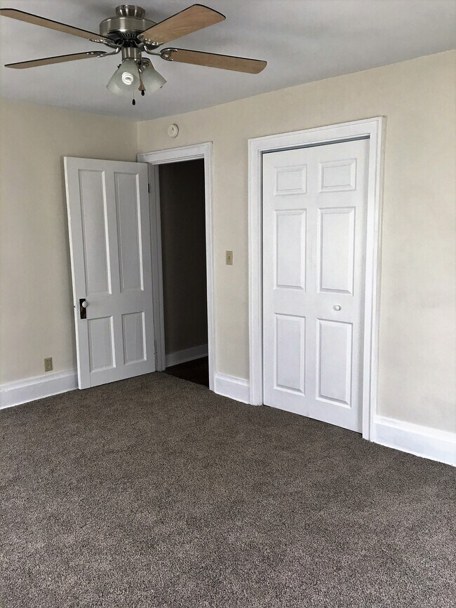 Bedroom - 330 College Ave