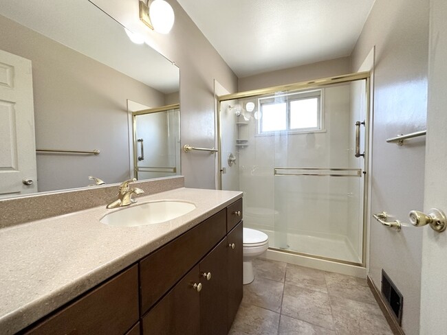 Building Photo - 5011 Jennings Way