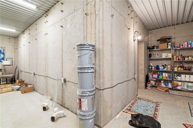 Building Photo - 175 STONELEDGE TRCE N