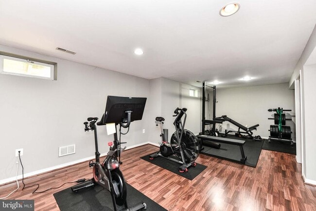 Building Photo - 641 Meade Dr SW