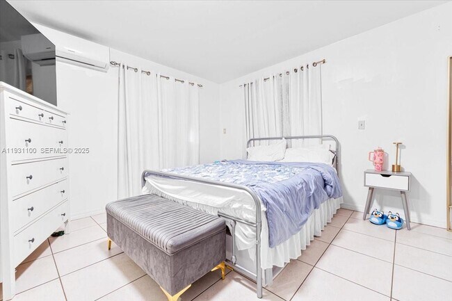 Building Photo - 317 W 36th St