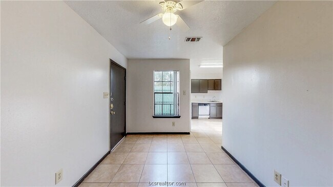 Building Photo - 725 Peppertree Dr