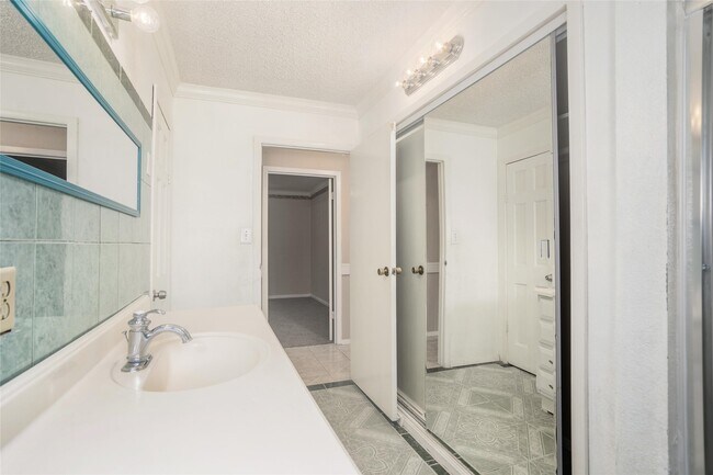 Building Photo - 16900 Wellborne Rd