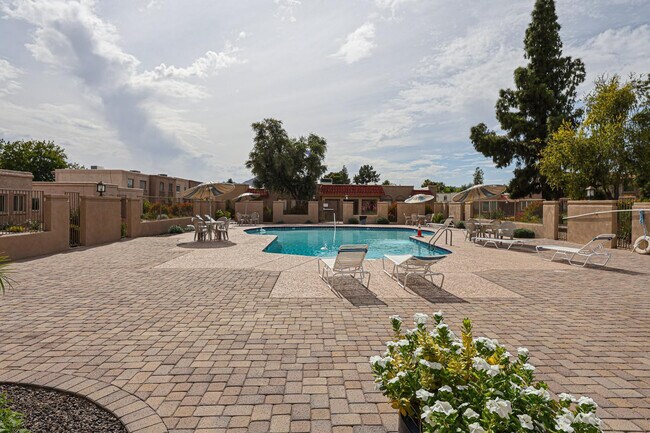 Building Photo - 8372 E Solano Dr