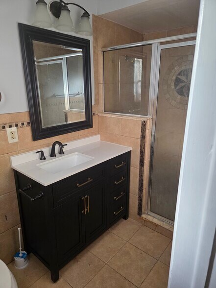 Main Master Bathroom - 2232 Ribault Scenic Dr
