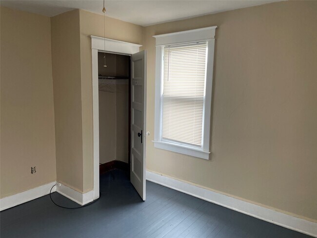 Building Photo - 14 Merrill St