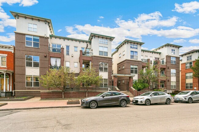 Building Photo - 1727 Pearl St