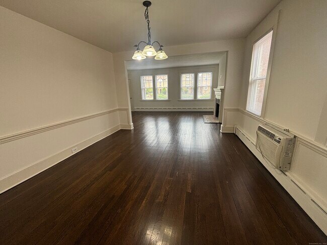 Building Photo - 160 Elm St
