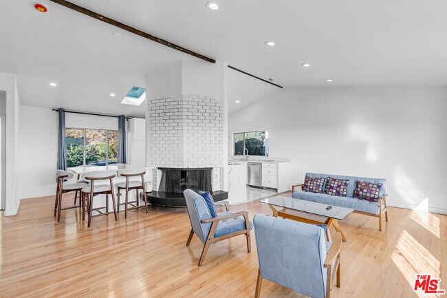 Building Photo - 3632 Amesbury Rd