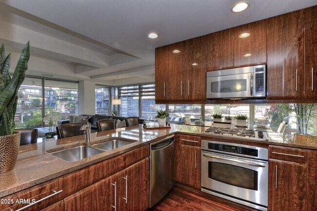 Building Photo - 7141 E Rancho Vista Dr