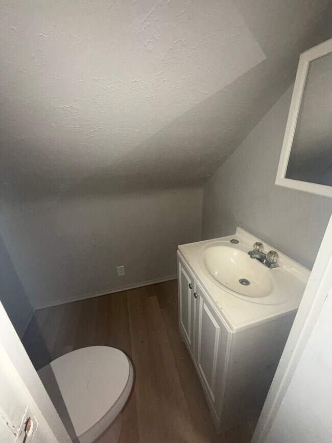 Building Photo - 3611 E 103rd St