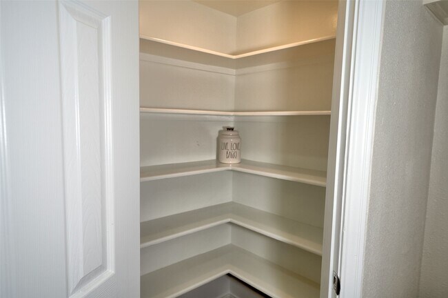 Building Photo - 11822 Hillbrook Dr