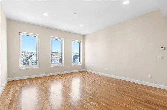 Building Photo - Compact, Modern & Convenient 1BR