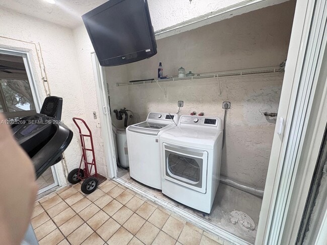Building Photo - 3987 Carambola Cir N