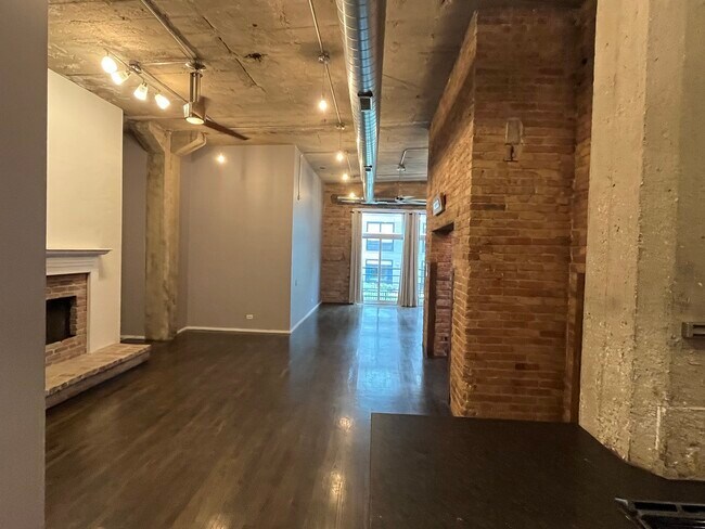 Building Photo - 110 N Peoria St