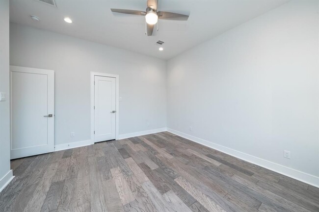 Building Photo - 1328 W 23rd St