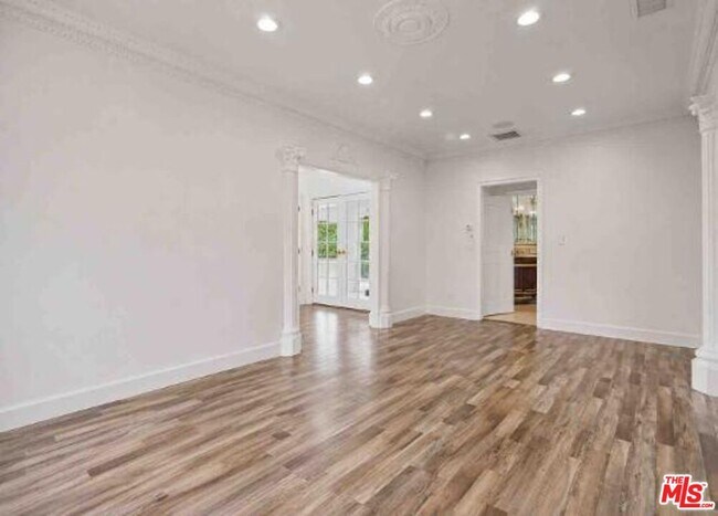Building Photo - 482 S Sherbourne Dr