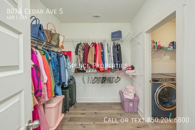 Building Photo - 807A Cedar Ave S