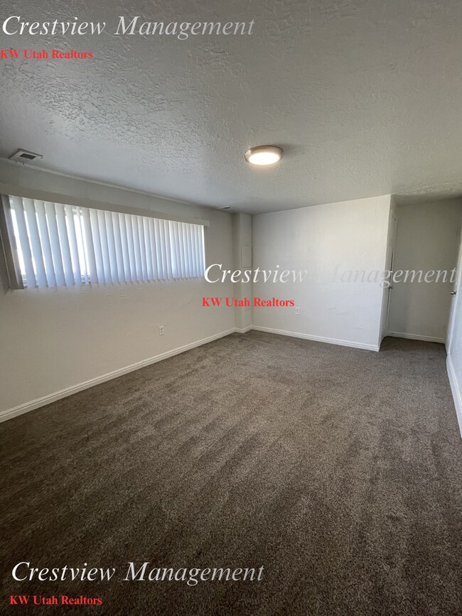 Building Photo - Spacious Home in Magna – Convenient Location! 1st month's rent free!