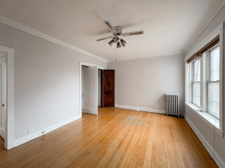 Building Photo - 4404 N Winchester Ave