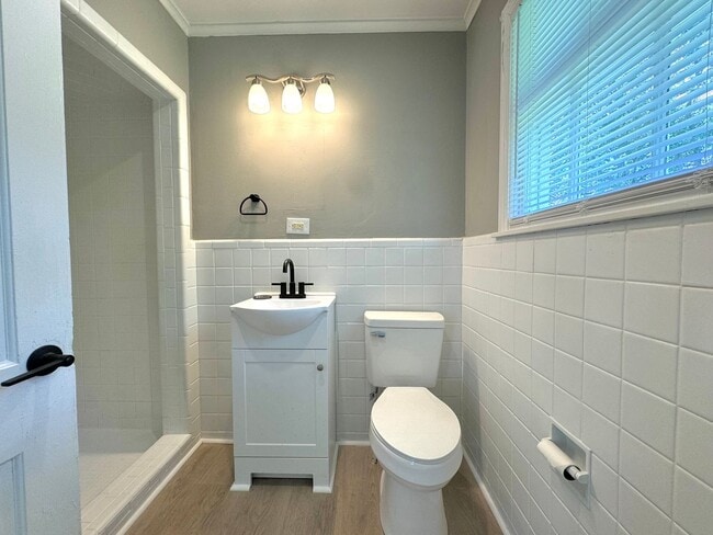 Building Photo - Available Now! 3/2 House for Rent!