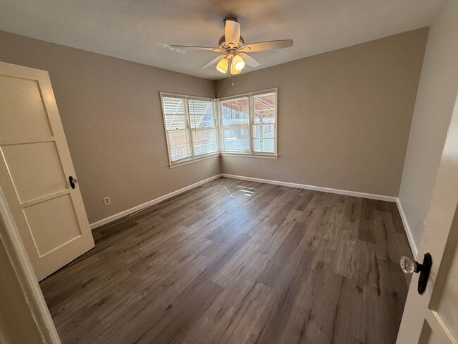 Building Photo - 2nd St., 829-831