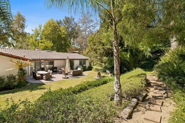 Building Photo - 118 Coronada Cir