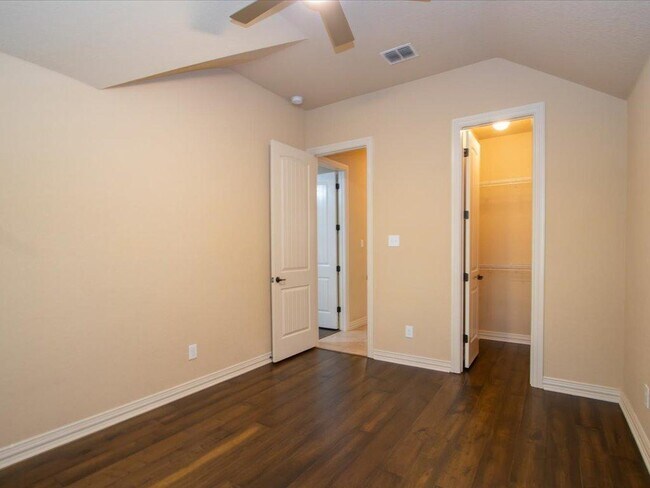 Building Photo - 26618 Camden Chase