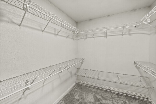 Building Photo - 5647 Old Farm Cir E