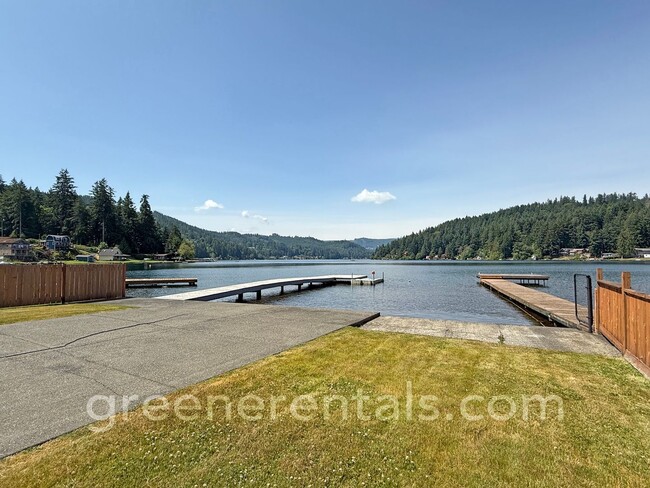 Building Photo - Waterfront Rambler on Summit Lake