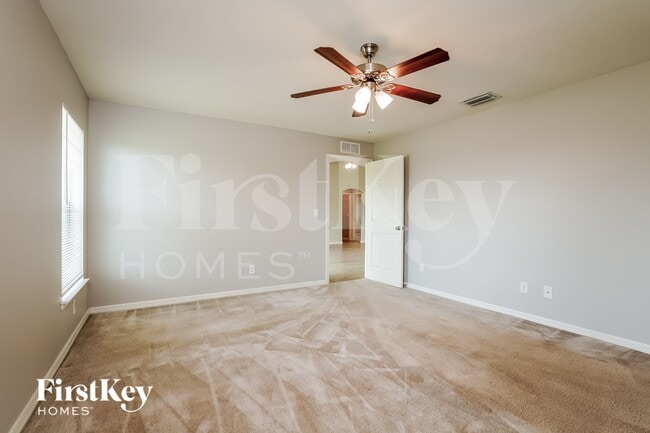 Building Photo - 2026 NW 10th Ave