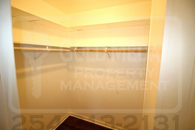Building Photo - 802 Pecan Cir