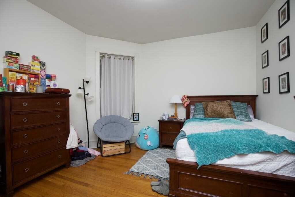 Building Photo - 6717 N Sheridan Rd