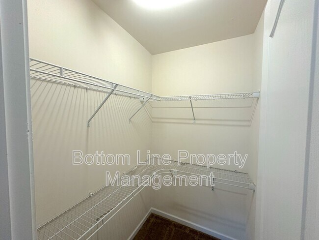 Building Photo - 137 Willow Valley Dr